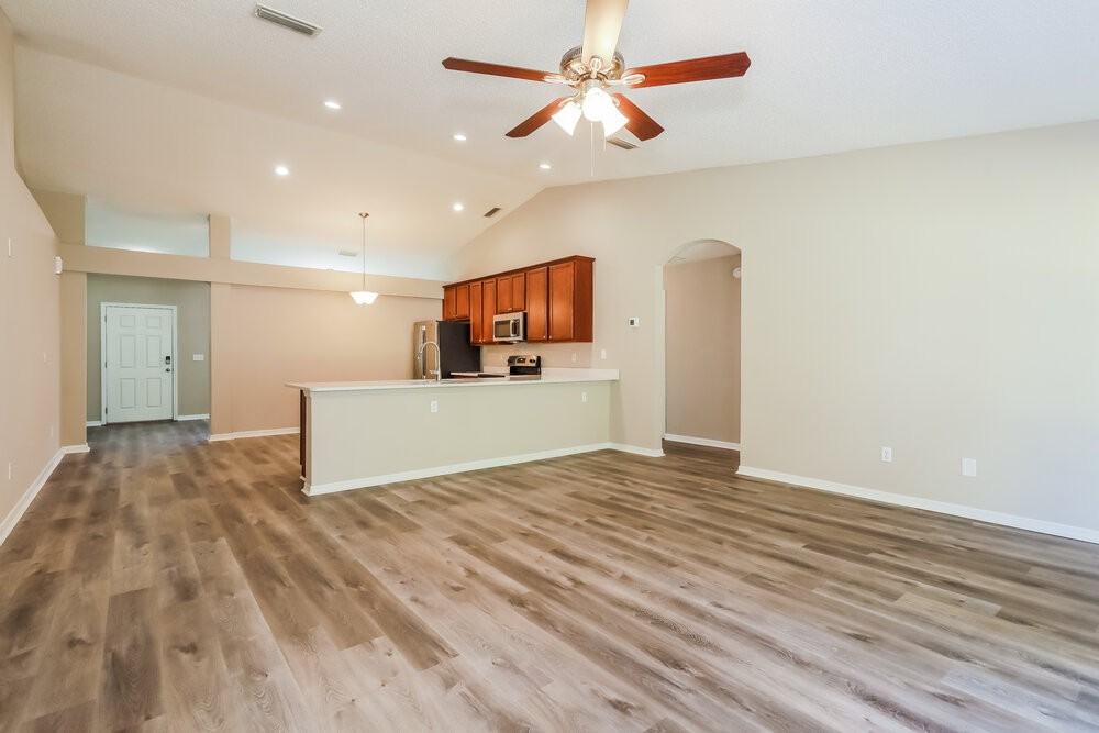 498 Johns Creek Pkwy - Photo 6 of 16