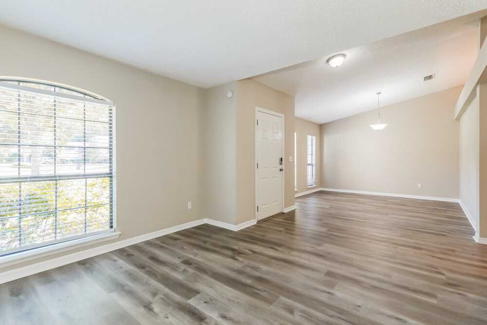 498 Johns Creek Pkwy - Photo 7 of 16