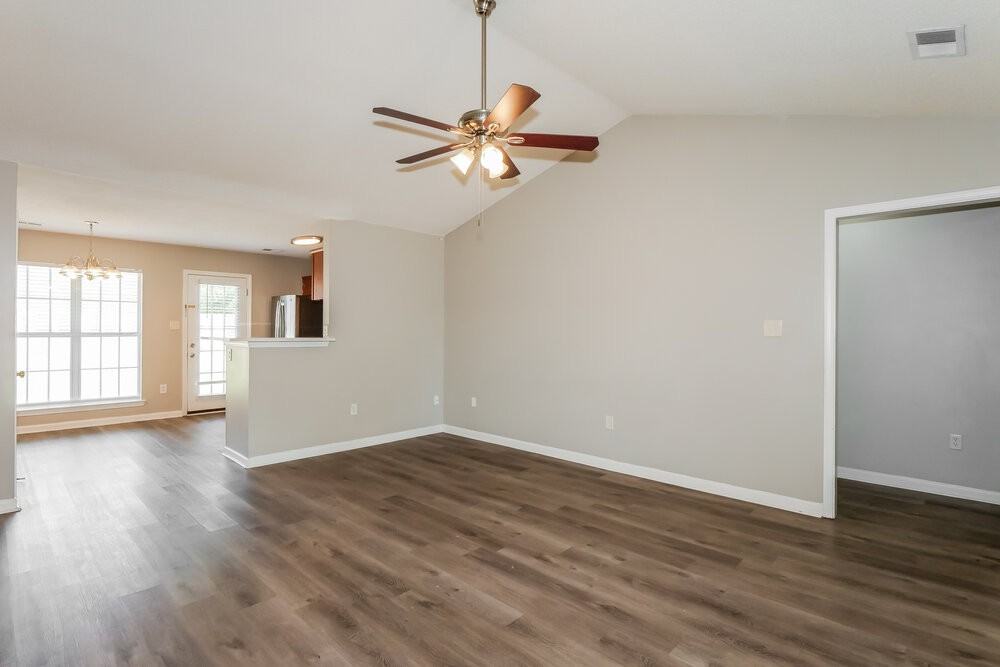 10734 Ridgefield Dr - Photo 4 of 17