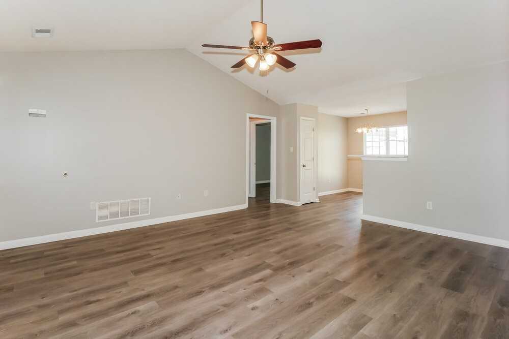 10734 Ridgefield Dr - Photo 5 of 17