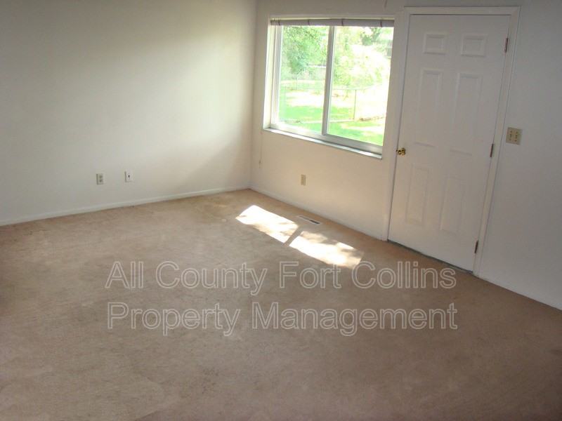 1623 Larch St - Photo 3 of 21