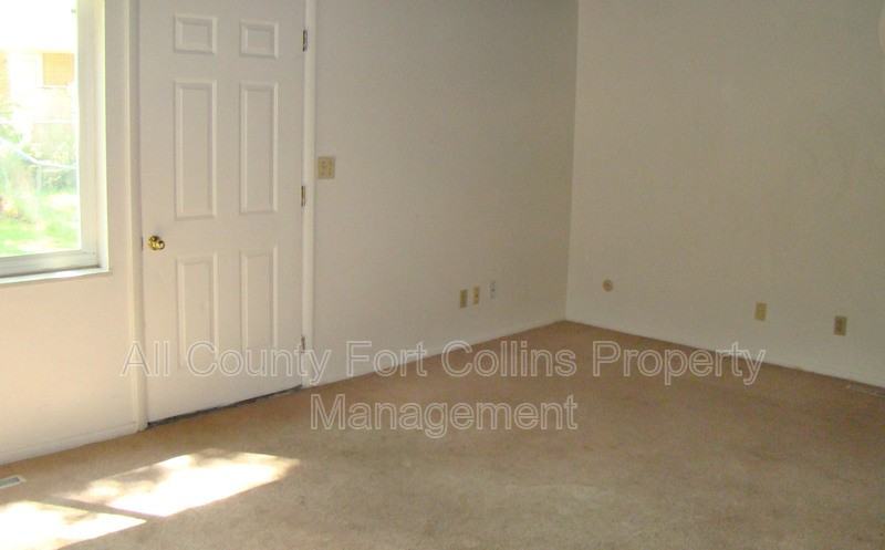 1623 Larch St - Photo 4 of 21