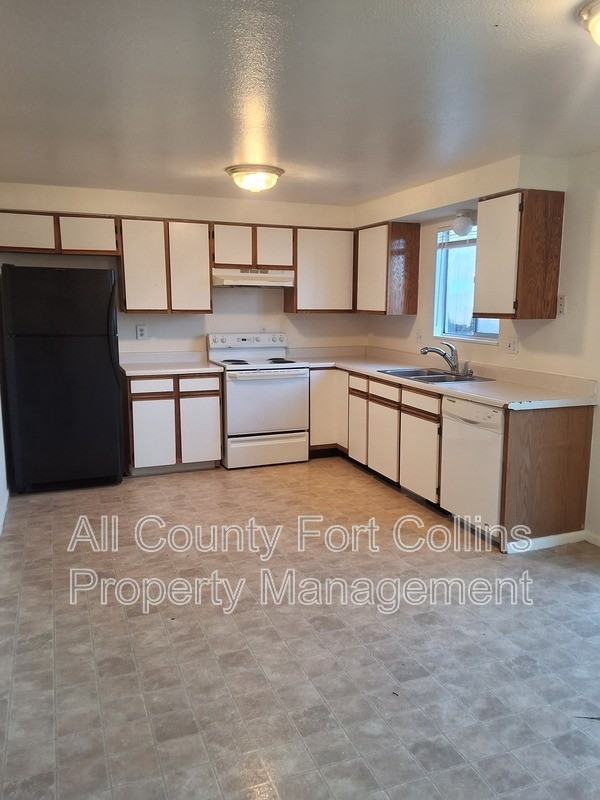 1403 E 7th St #A - Photo 3 of 12