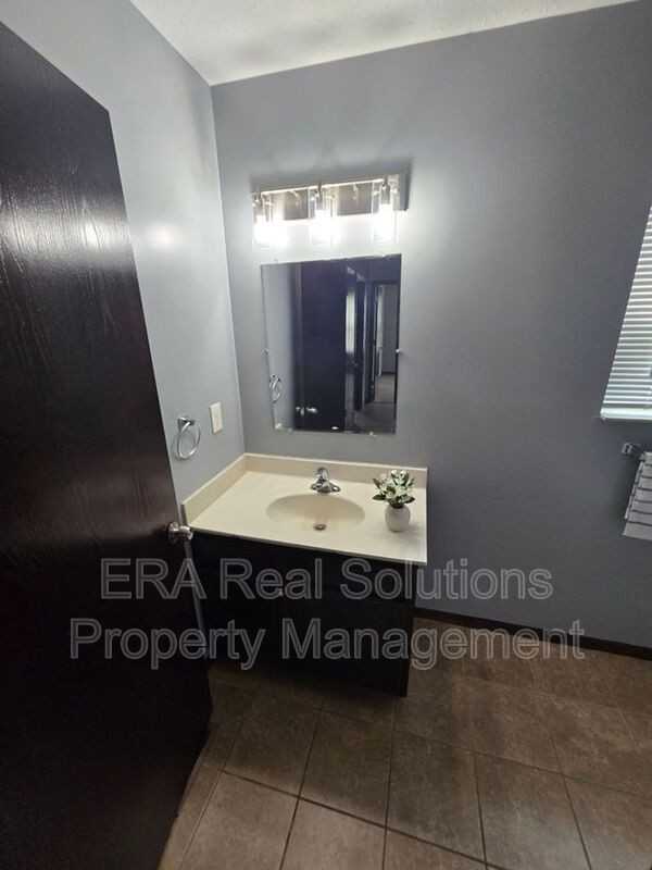 137 N Guilford Ave - Photo 7 of 18