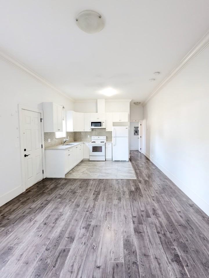 13950 Brentwood Crescent - Photo 4 of 11