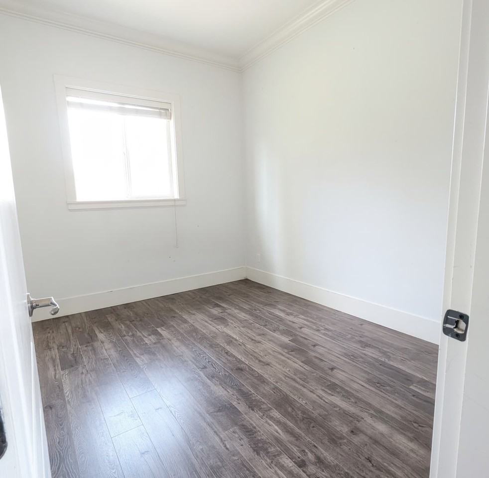 13950 Brentwood Crescent - Photo 6 of 11