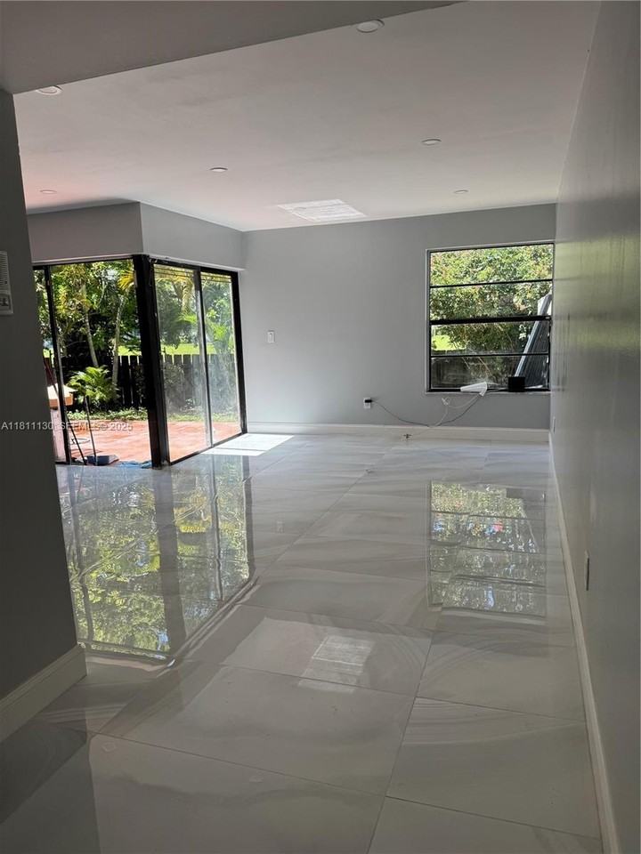 10042 Northwest 4th Street #10042 - Photo 3 of 17