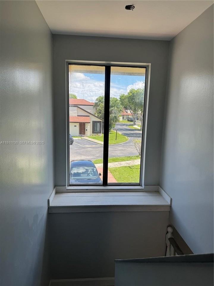 10042 Northwest 4th Street #10042 - Photo 6 of 17