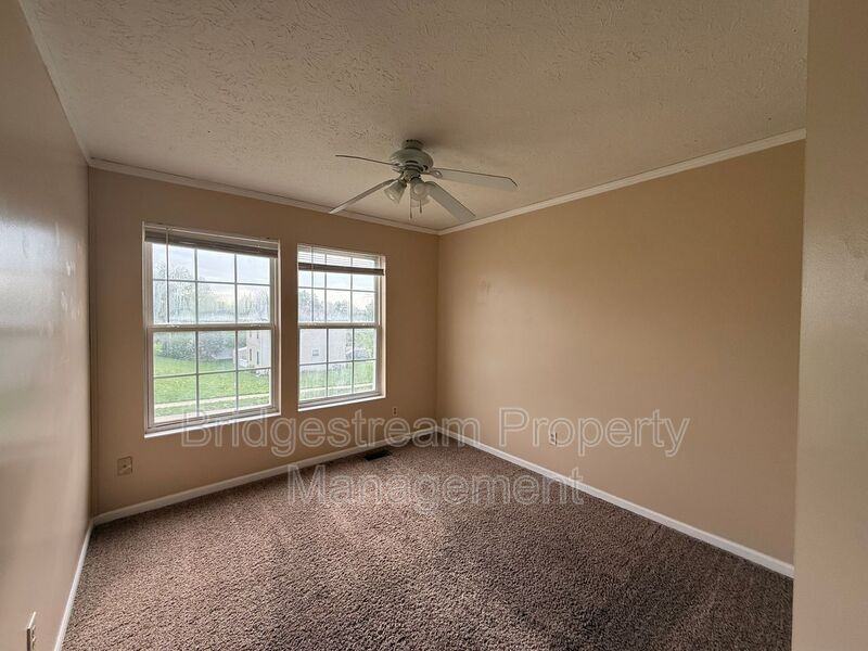 381 Sherman Dr - Photo 6 of 15