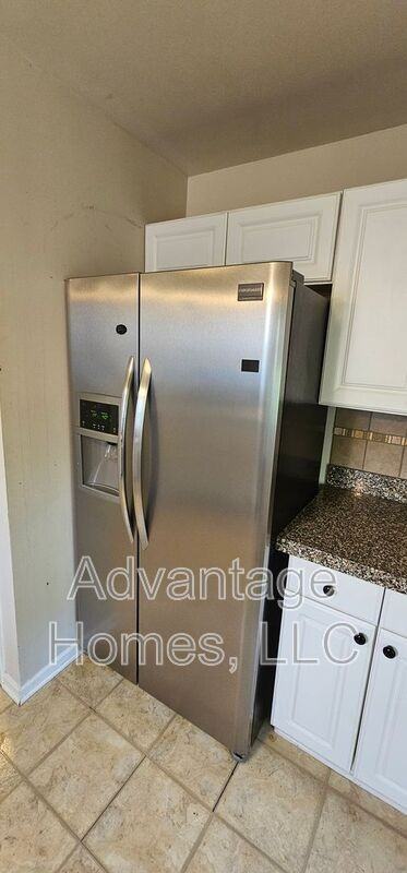 4504 Terrace St - Photo 3 of 15