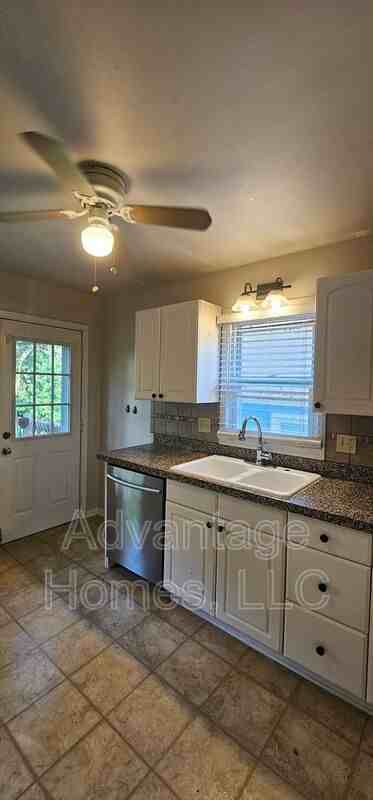 4504 Terrace St - Photo 5 of 15