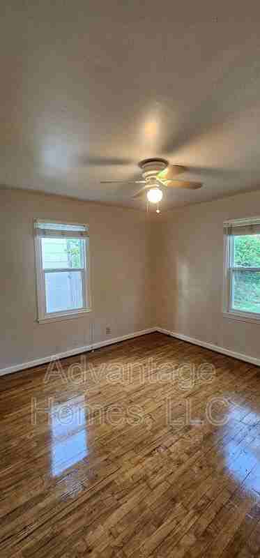 4504 Terrace St - Photo 7 of 15