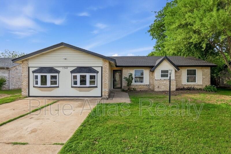 1547 Oakbrook St - Photo 2 of 20