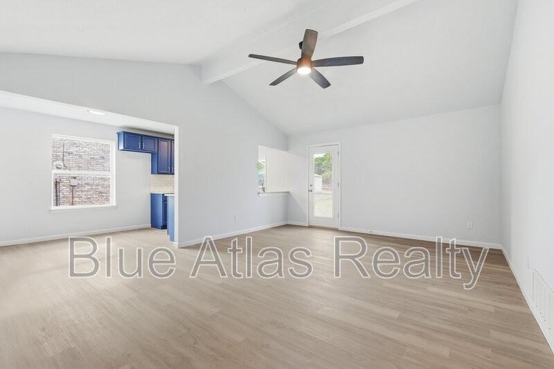 1547 Oakbrook St - Photo 3 of 20