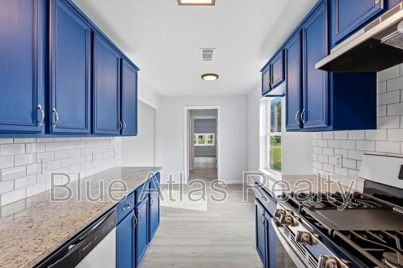 1547 Oakbrook St - Photo 5 of 20