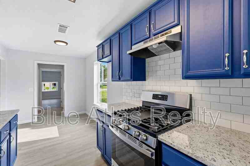1547 Oakbrook St - Photo 6 of 20