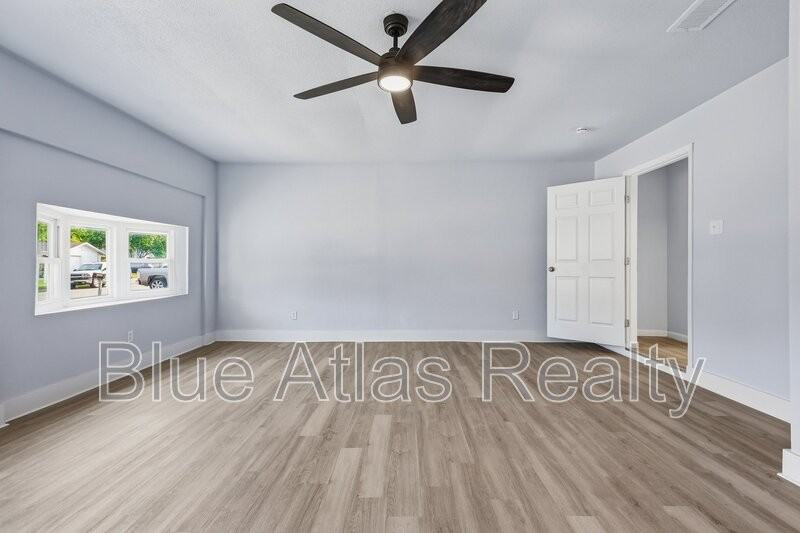 1547 Oakbrook St - Photo 7 of 20