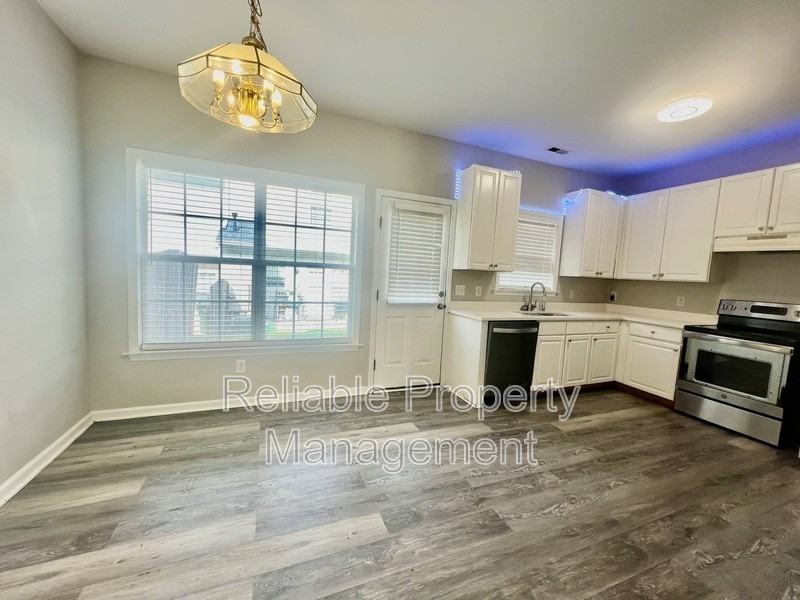 2829 Bennington Dr - Photo 2 of 12