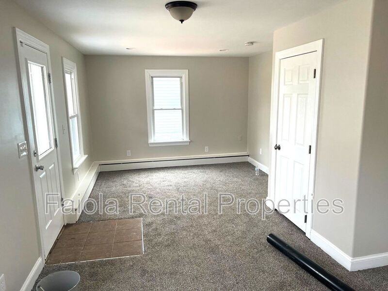 319 Maurice St - Photo 2 of 31