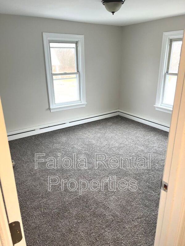 319 Maurice St - Photo 5 of 31