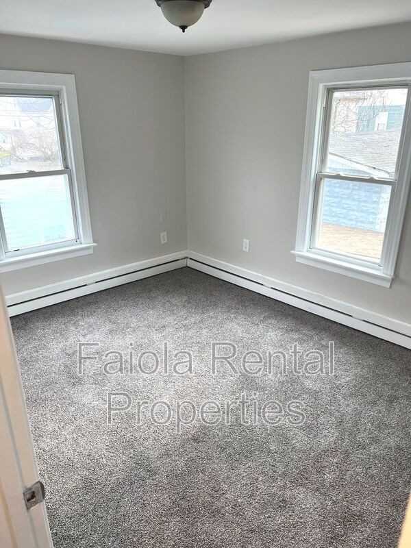 319 Maurice St - Photo 6 of 31