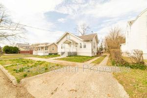 featured image of 426 W Peach St #2