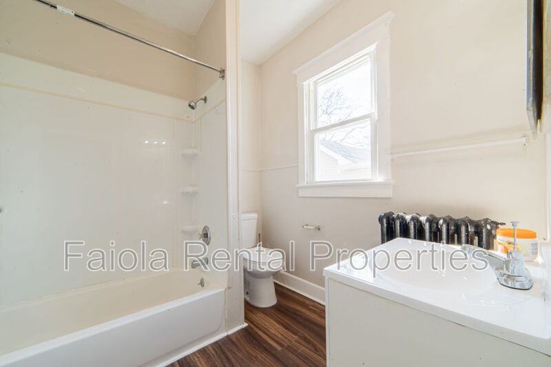 426 W Peach St #2 - Photo 3 of 12