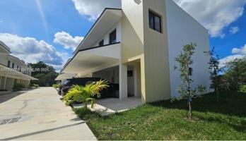 featured image of 574 Northwest 7th Street #1