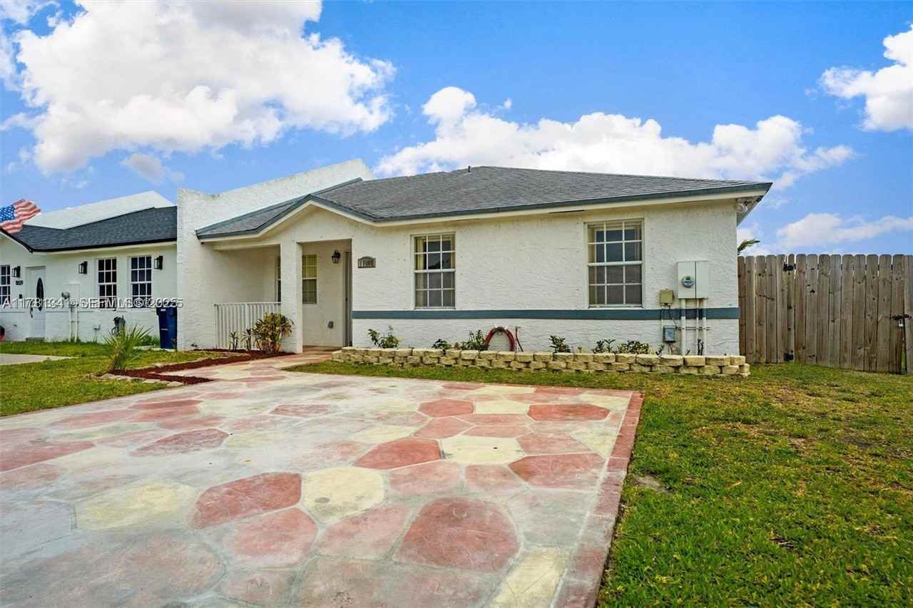 11605 Southwest 147th Terrace #11605 - Photo 2 of 35
