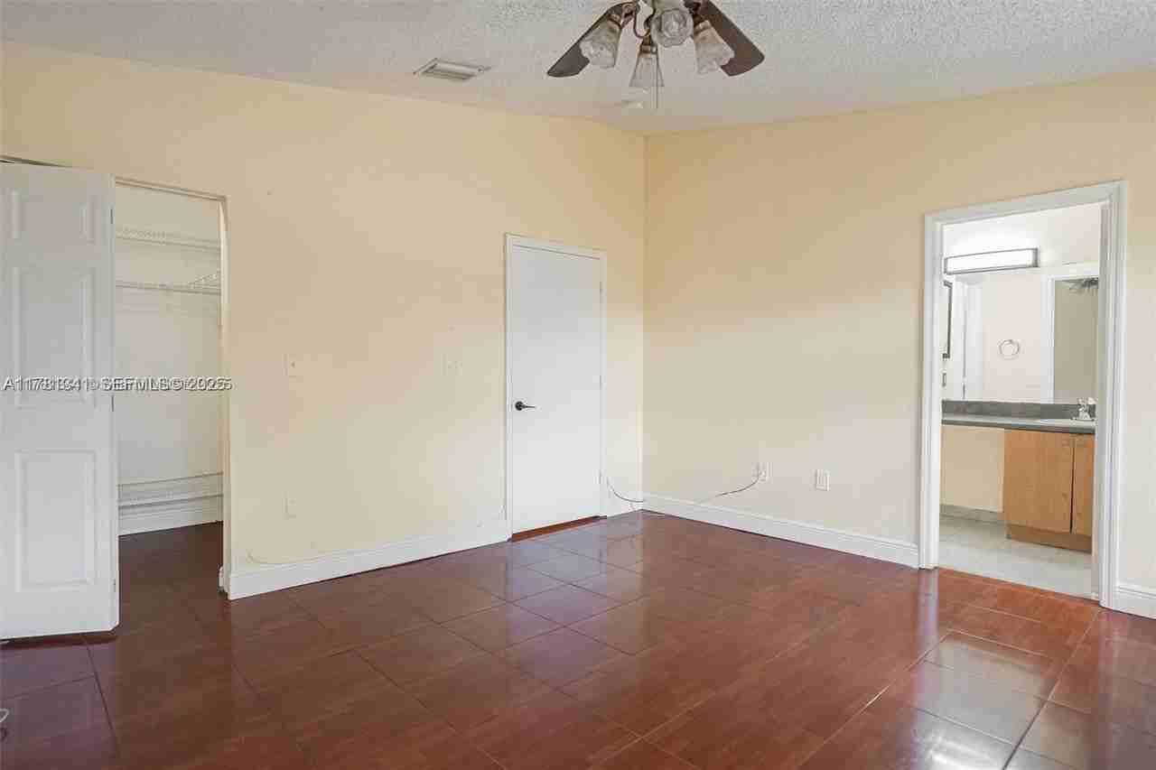 11605 Southwest 147th Terrace #11605 - Photo 4 of 35