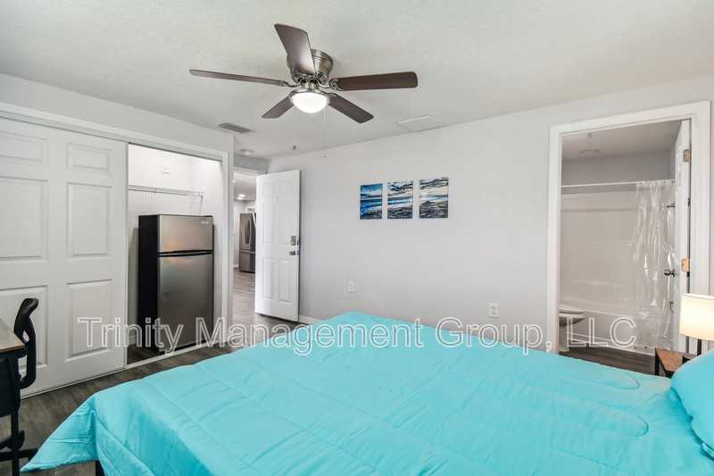 10033 Brunswick Ln - Photo 3 of 20