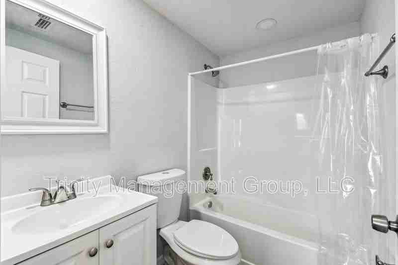 10033 Brunswick Ln - Photo 4 of 20