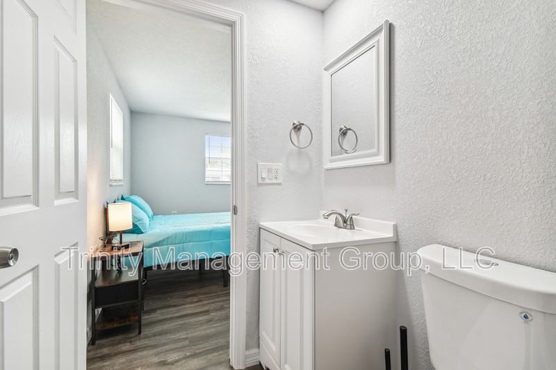 10033 Brunswick Ln - Photo 5 of 20