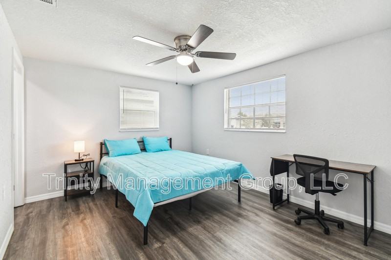 10033 Brunswick Ln - Photo 6 of 20