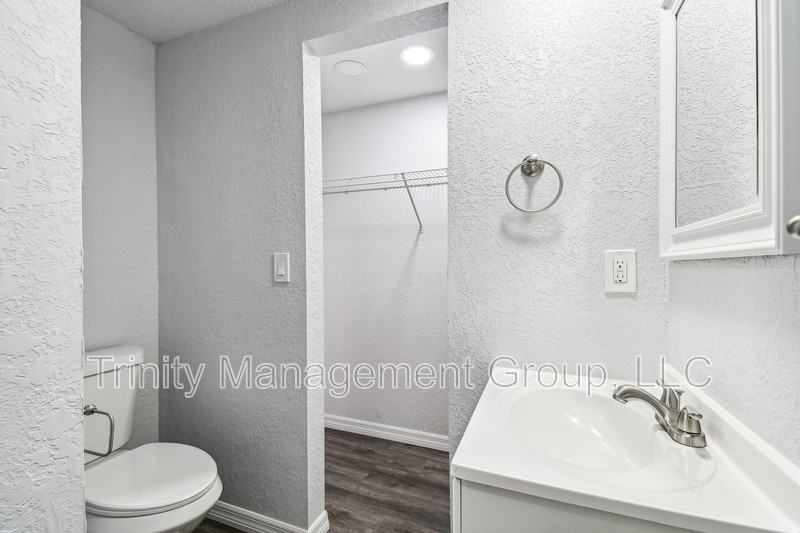10033 Brunswick Ln - Photo 4 of 20