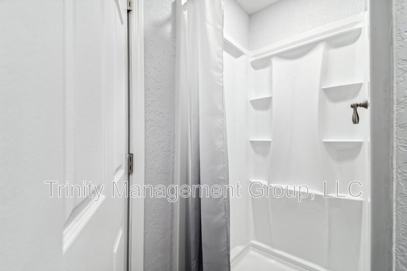 10033 Brunswick Ln - Photo 6 of 20
