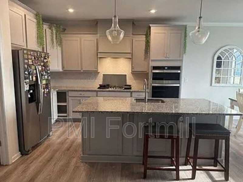 1714 Woodend Dr - Photo 3 of 11