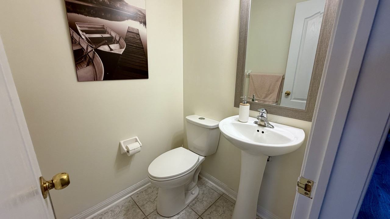 3030 Breakwater Court - Photo 5 of 35