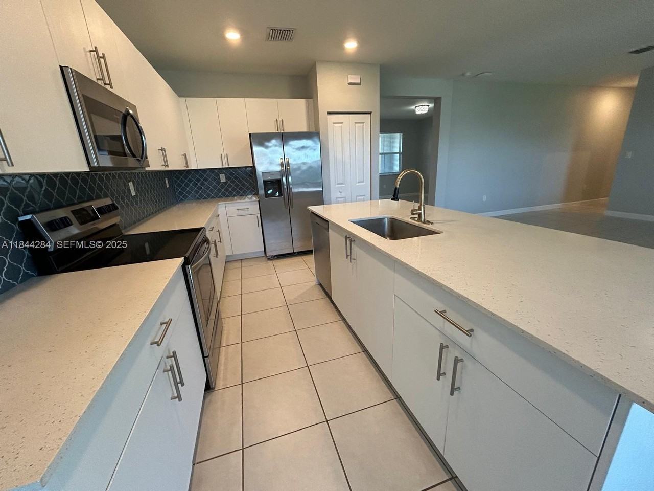 16740 Southwest 290th Lane - Photo 4 of 29