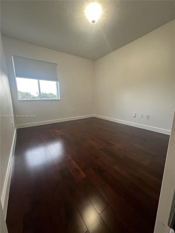 13468 Southwest 23rd Street - Photo 5 of 17