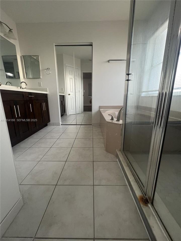 13468 Southwest 23rd Street - Photo 7 of 17