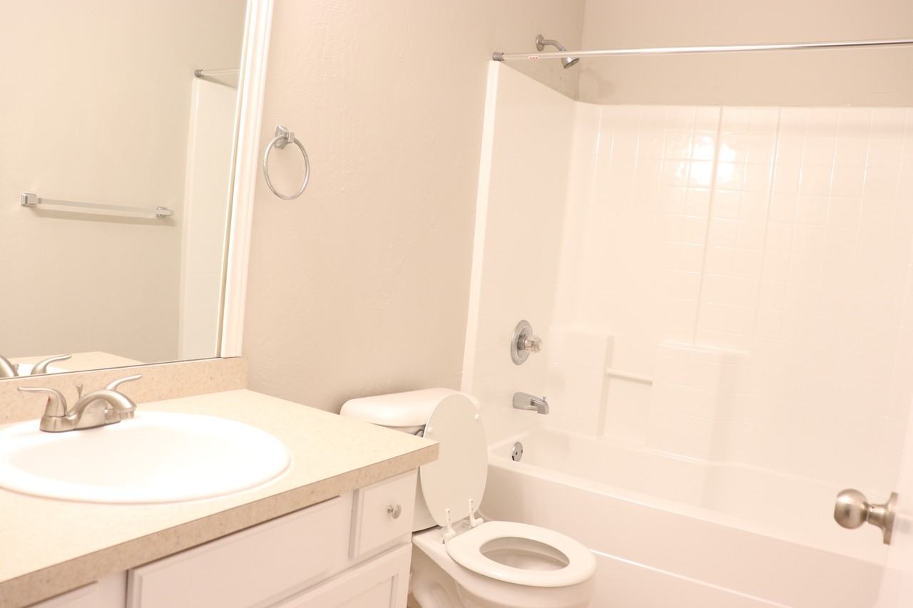 1215 Eastgate Dr #1215 - Photo 4 of 16