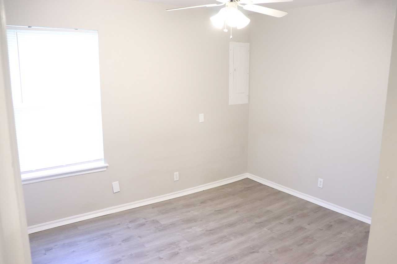 1215 Eastgate Dr #1215 - Photo 6 of 16