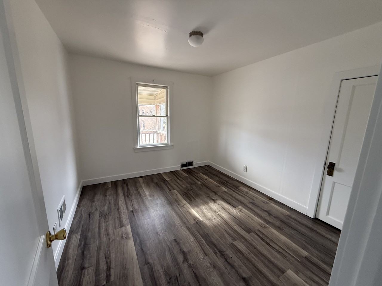 710 Pine St - Photo 2 of 6