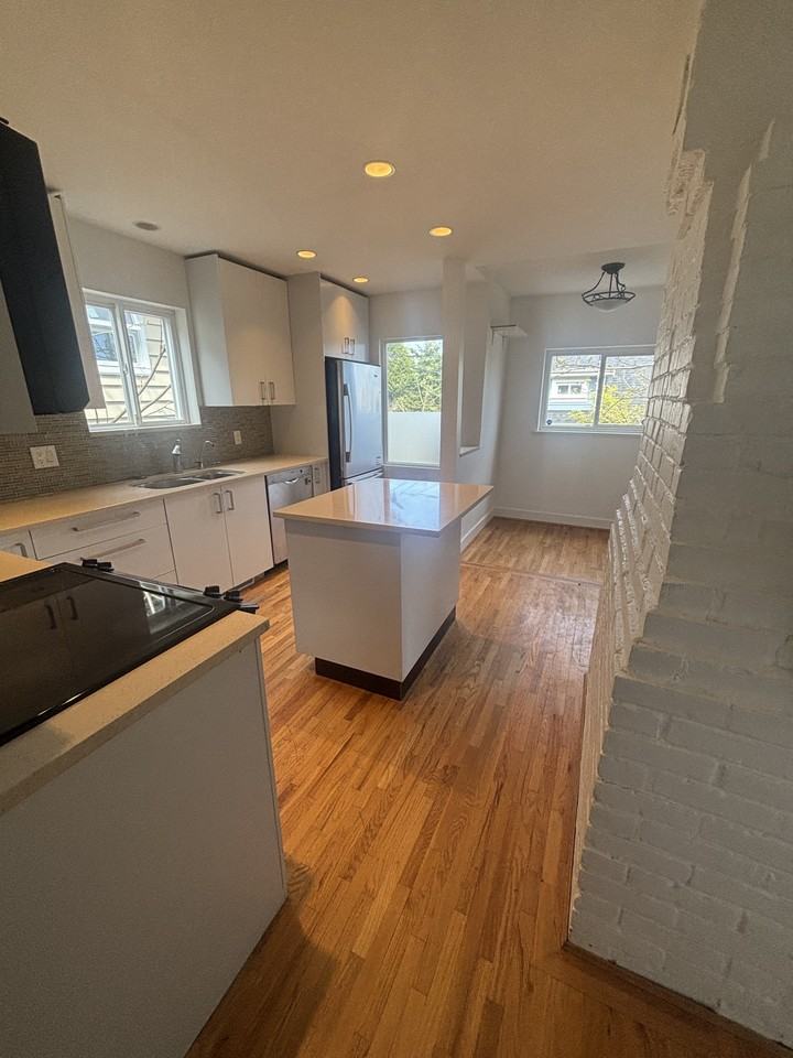 981 West 21st Avenue - Photo 4 of 24