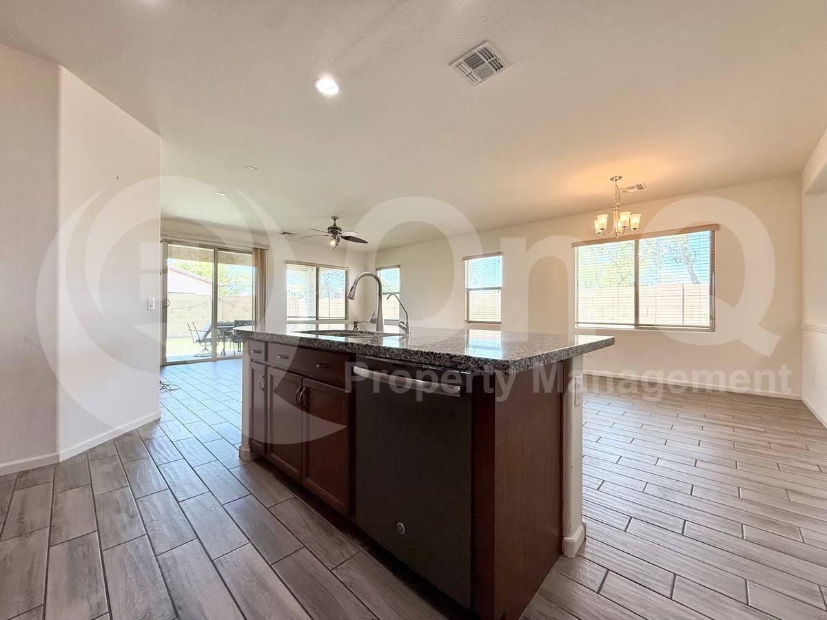 12157 W Remuda Dr - Photo 7 of 9