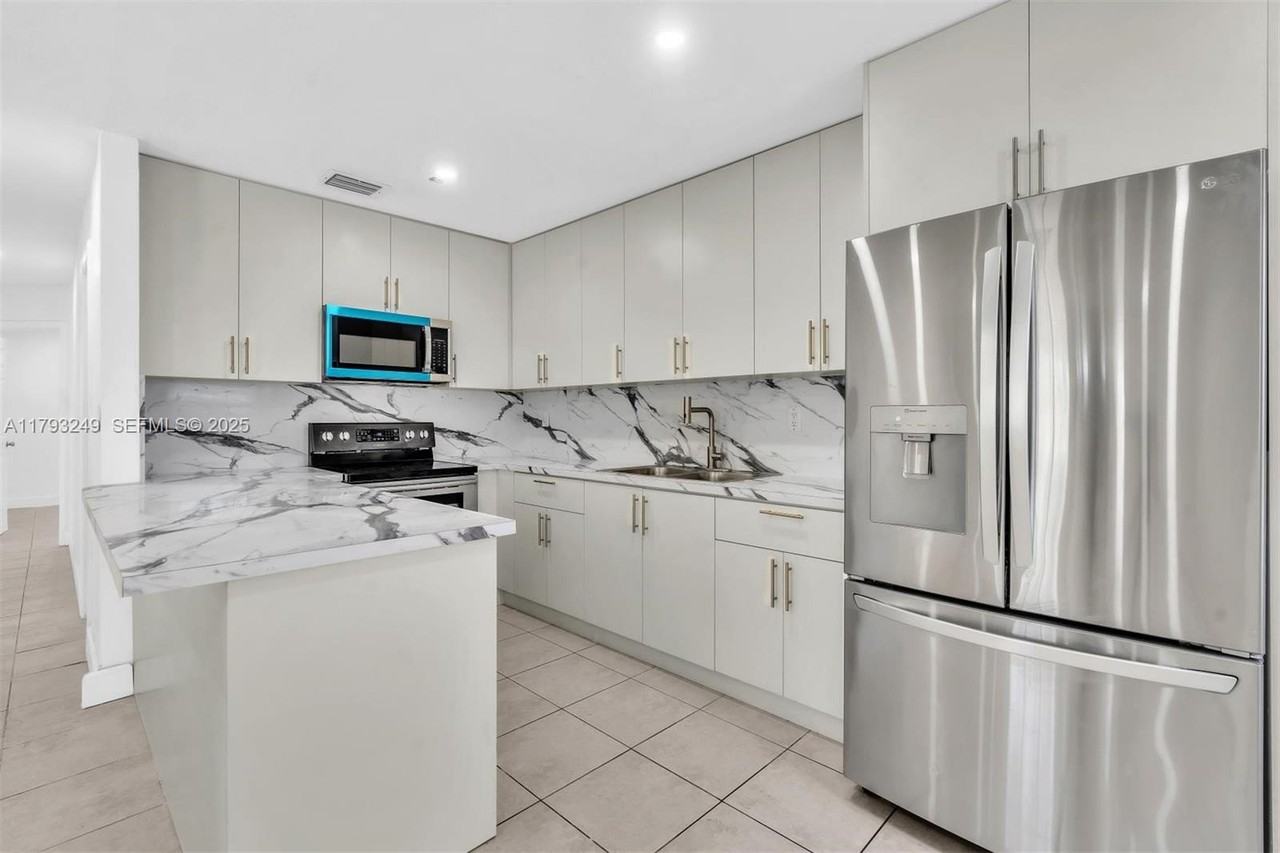 11790 Southwest 34th Street - Photo 6 of 56