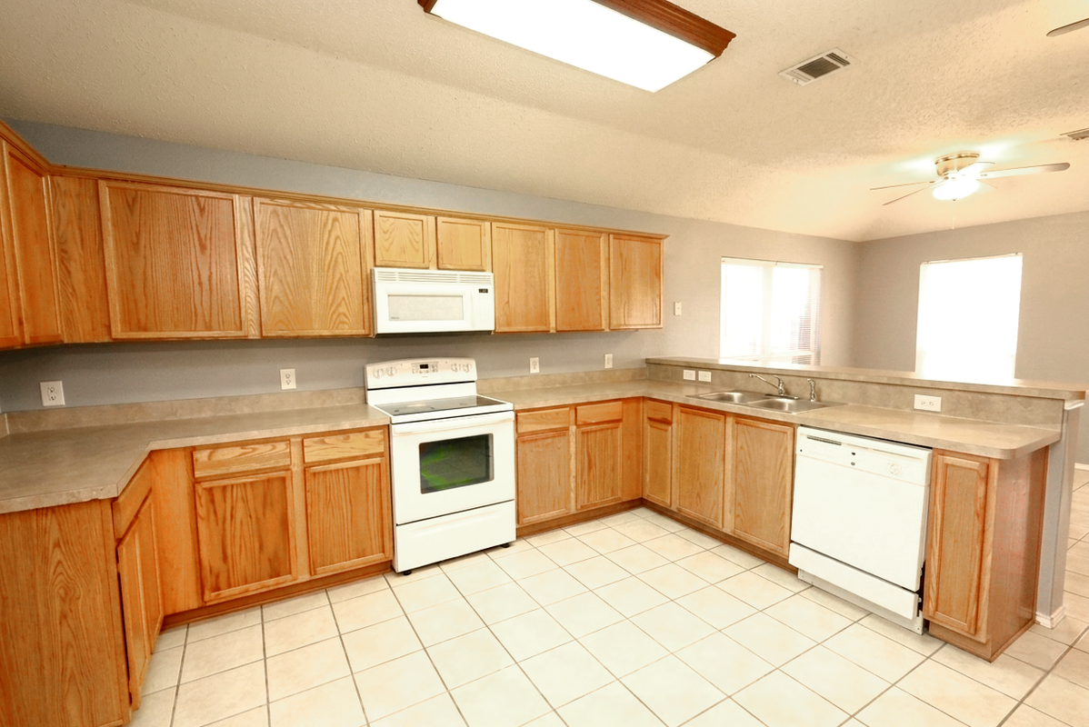 9821 Pierce Dr - Photo 2 of 4