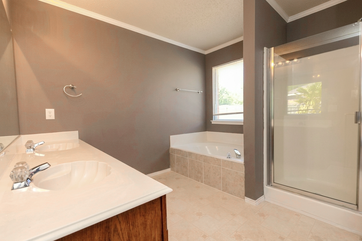 9821 Pierce Dr - Photo 3 of 4