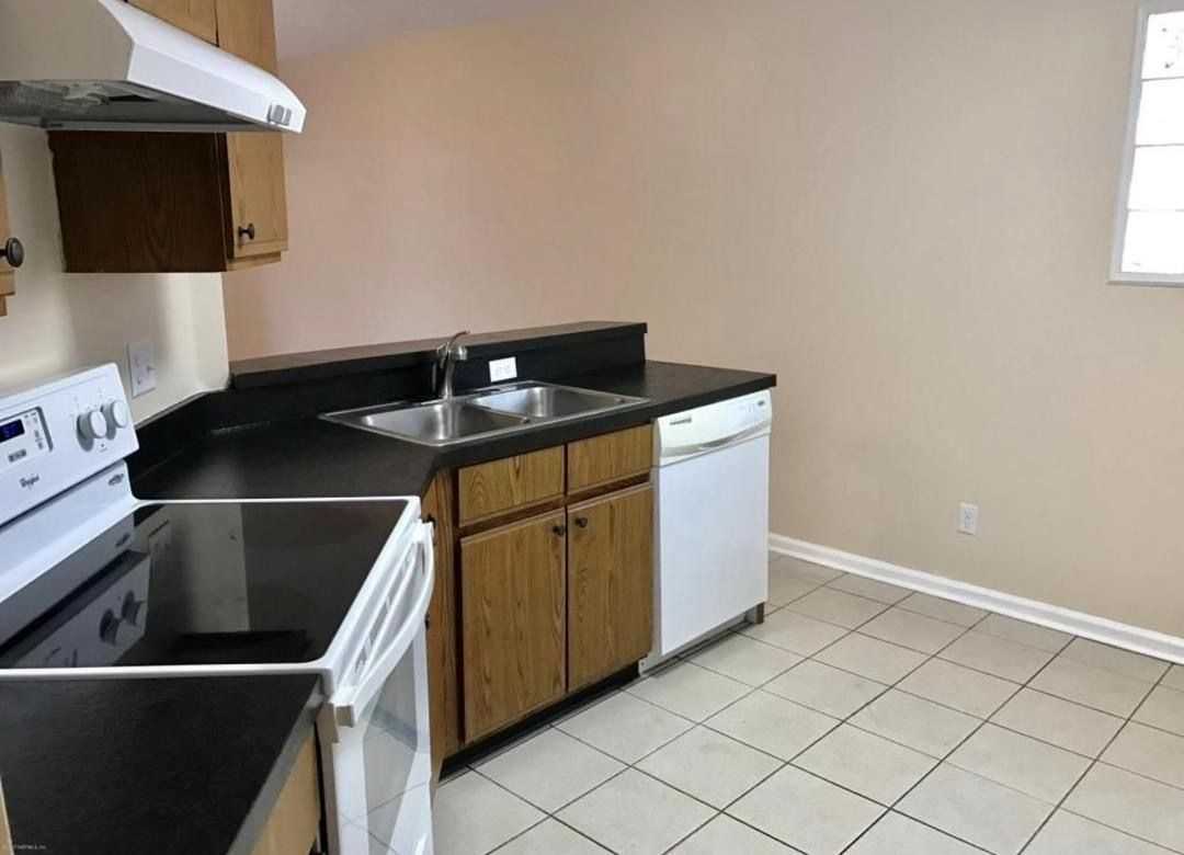 12321 Mastin Cove Rd - Photo 4 of 8